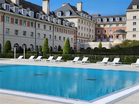 Dream Castle Hotel from $74. Magny.